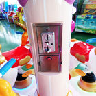 Het draaiende Muntstuk stelde Carrouselrit, de Kleurrijke Machines van Arcadespelen in werking